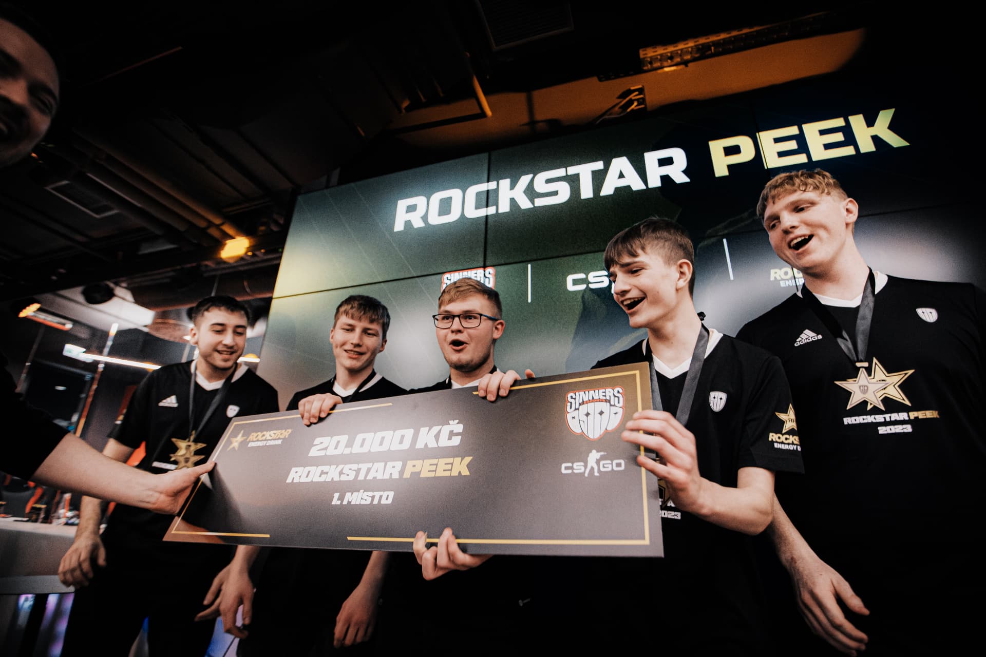 Winning team celebrating with the Rockstar Peek cheque
